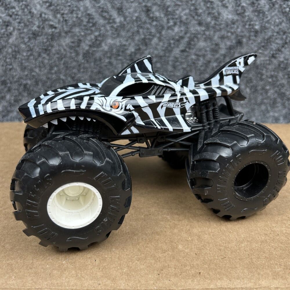Hot Wheels Monster Truck Zebra Shark 1:24 Monster Jam